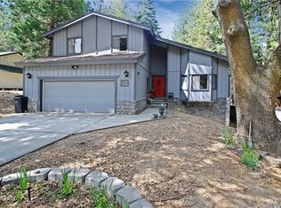 31430 Oakleaf Dr, Running Springs, CA 92382