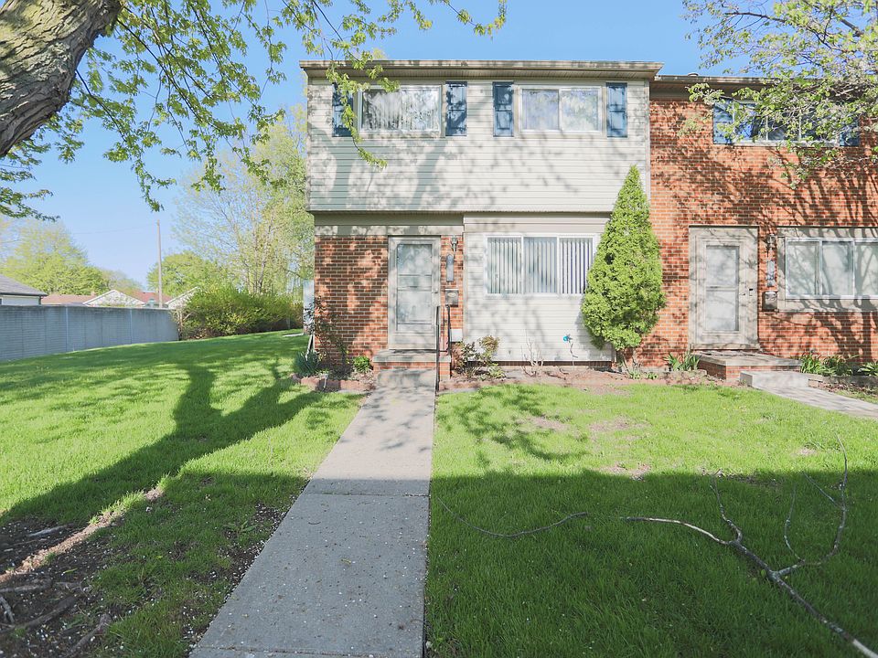 1st image of 25590 New England Ct