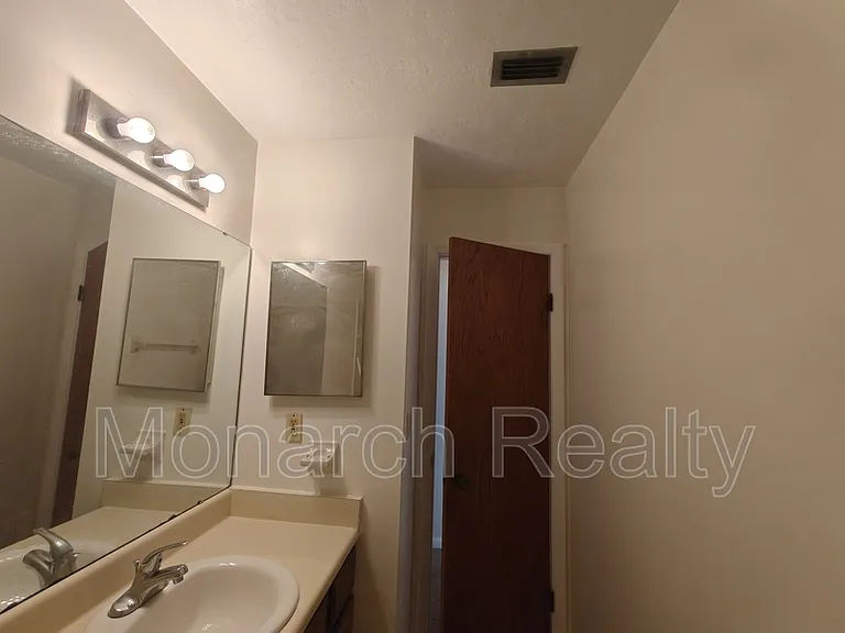 6133 NW 33rd St — Photo 26