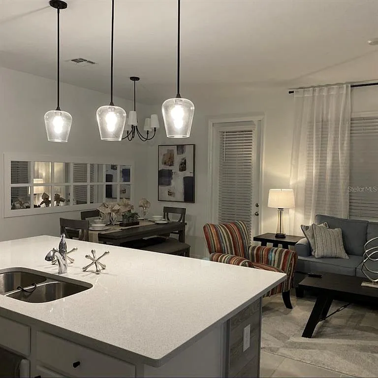 3 bed, 2.5 bath, 1624 sqft, $2,300 — Photo 3