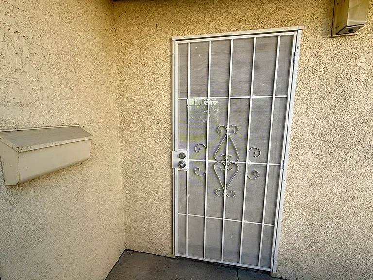 Rinaldi St — Photo 9