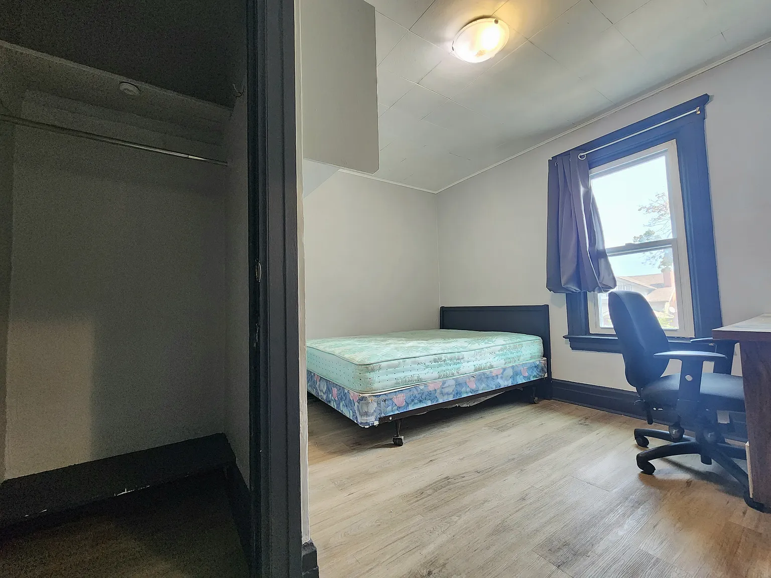 1 bed, 3000 sqft, $698 — Photo 2