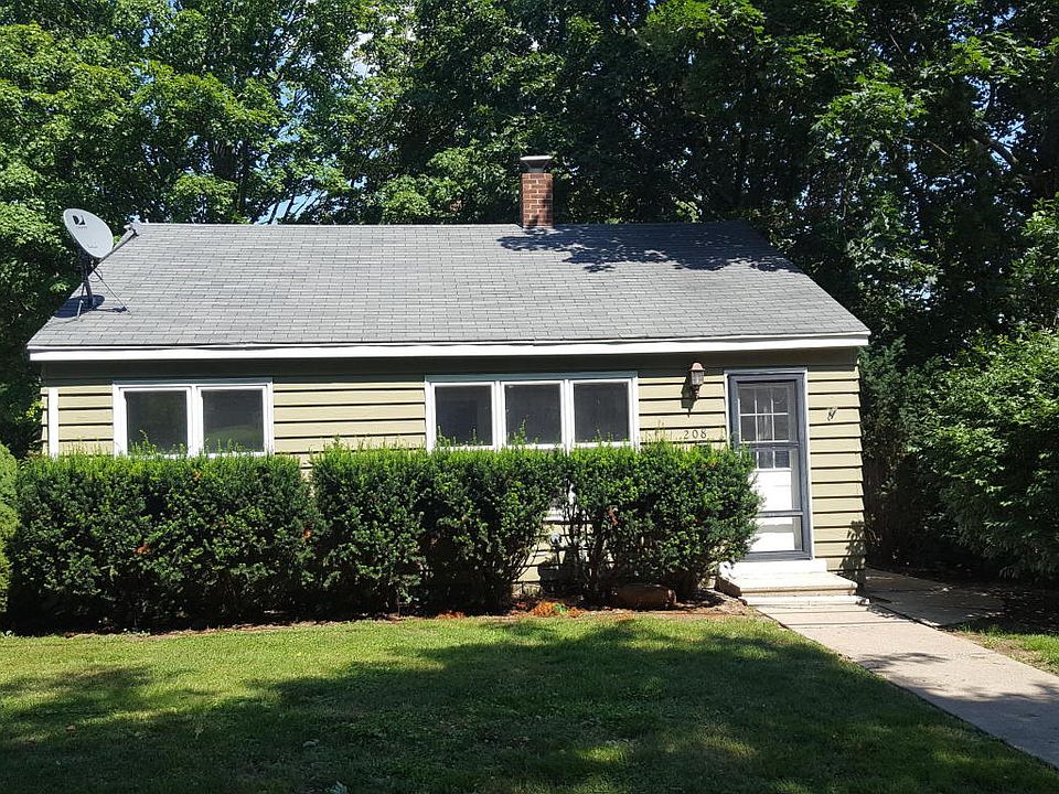1st image of 208 N Oak St