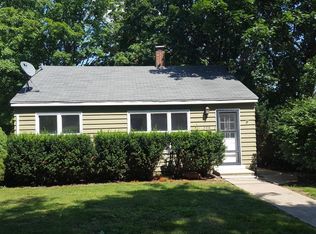 208 N Oak St, Buchanan, MI 49107