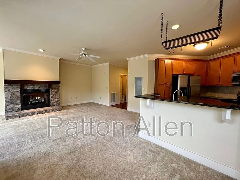 9 Kenilworth Knl #303 — Photo 3