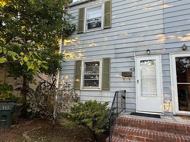 43 Crampton Ave — Photo 2