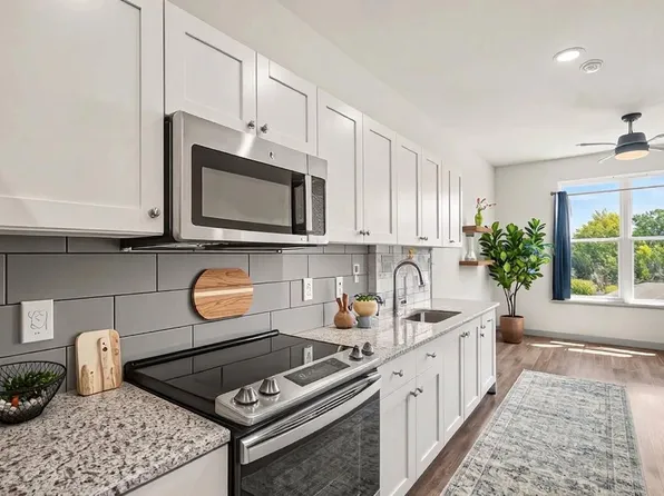 2408 Gathering Square Ct, Fuquay Varina, NC 27526