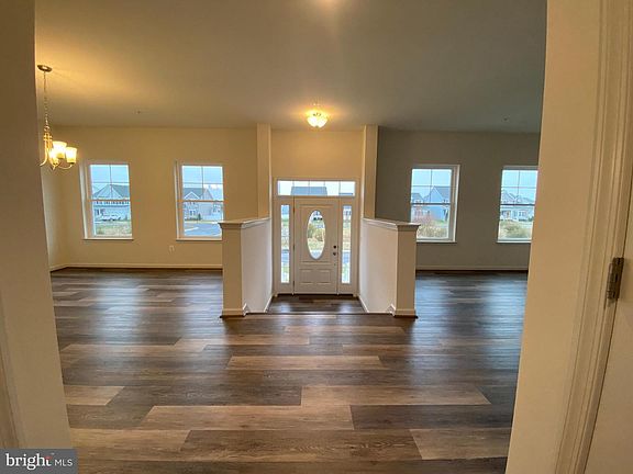 4th image of 301 Breeding Blvd