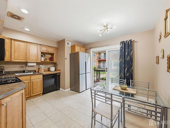 4th image of 187 Evergreen Rd APT 4A