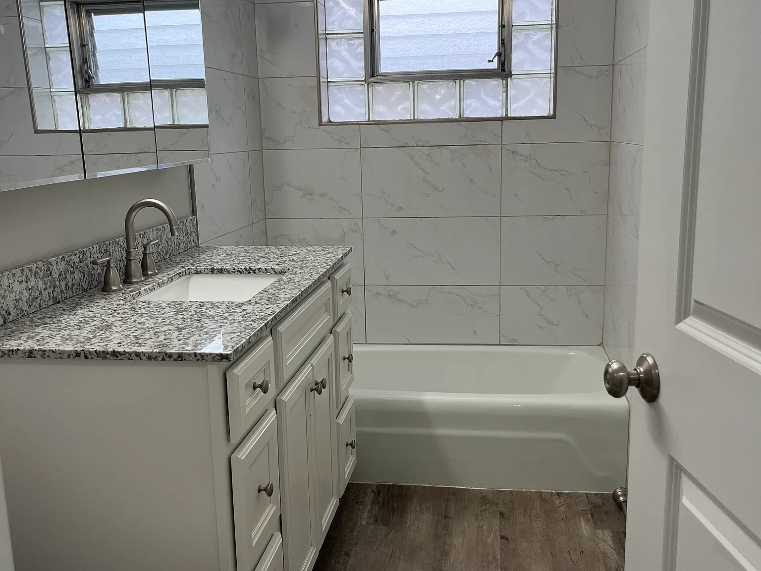 1327 E Prairie Ave — Photo 4