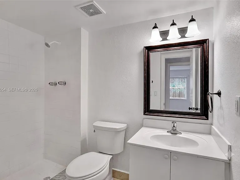 4205 N University Dr #303 — Photo 8