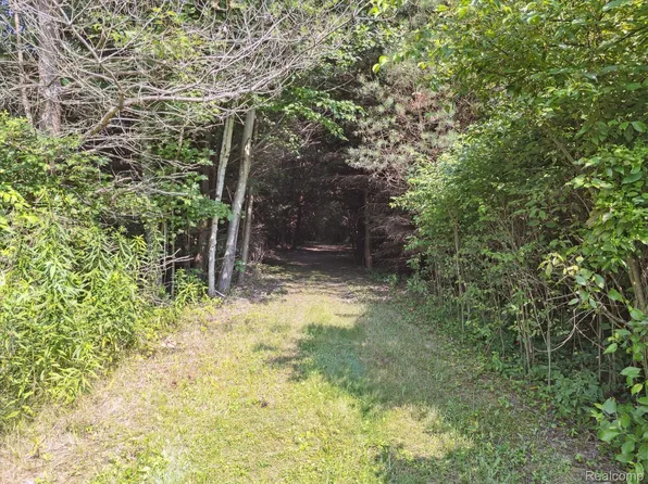 2374 N Vassar Rd, Davison, MI 48423