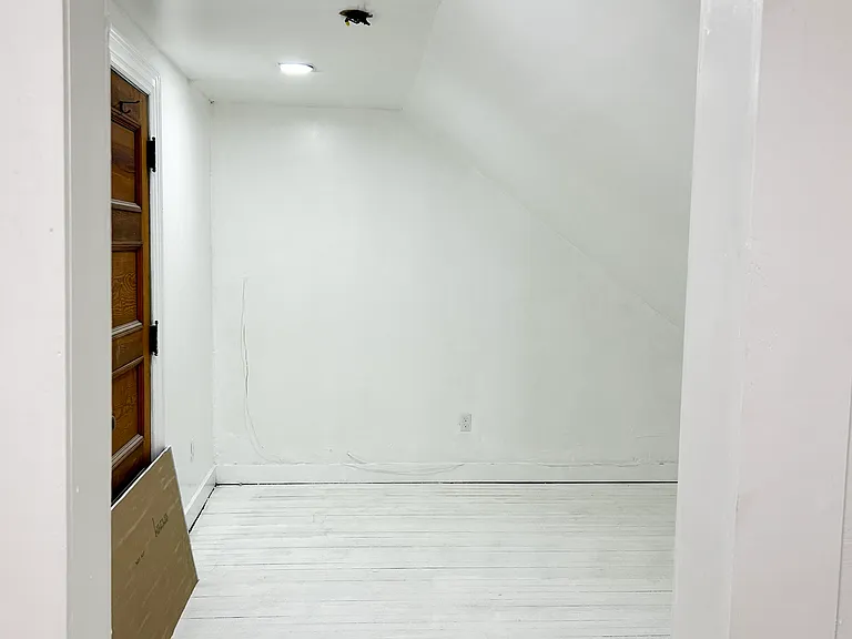 400 Whitney Ave #17 — Photo 10