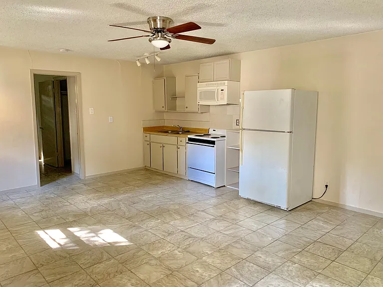 607 Barbe St #4 — Photo 8
