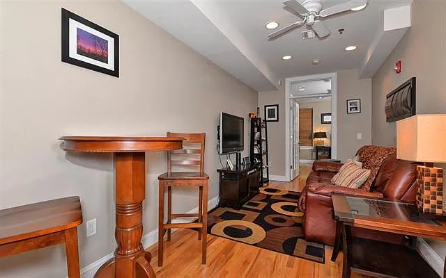 120 Willow Ave #4-2R — Photo 6