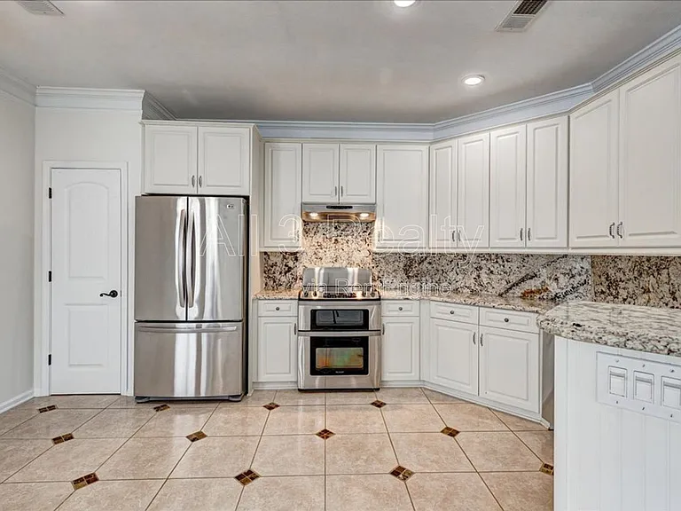 1033 Pinehurst Dr — Photo 13