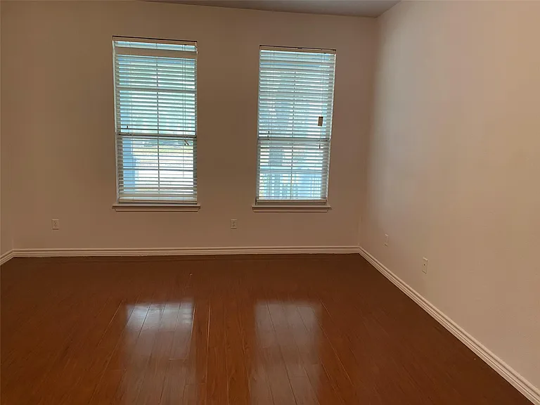 1850 Logan Dr — Photo 6