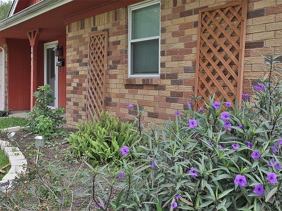 4th image of 301 Arbor Dr