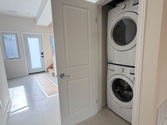4th image of 356 Huron St