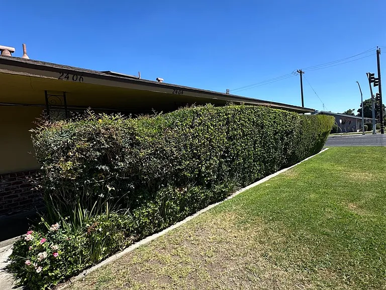 2404 N Angus St — Photo 13