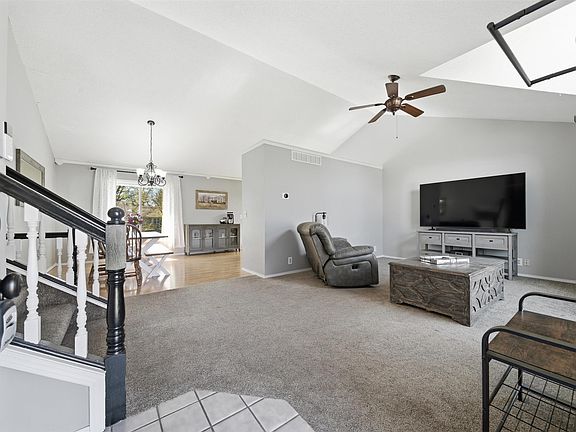 5th image of 123 E Sandhill Rd