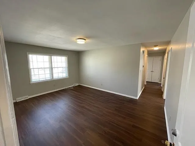 Living Room / Hallway