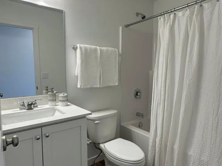 714 NE Rickenbacker Rd — Photo 16