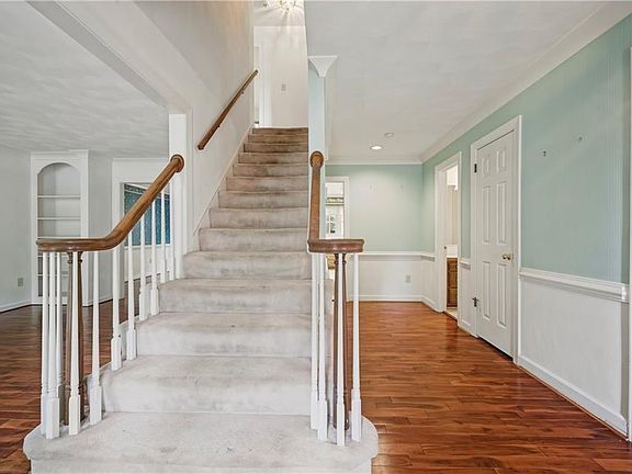 2nd image of 220 Marsh Island Dr