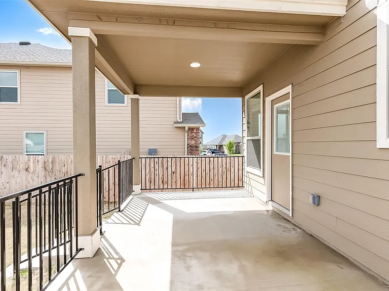 105 Clematis Ct — Photo 25