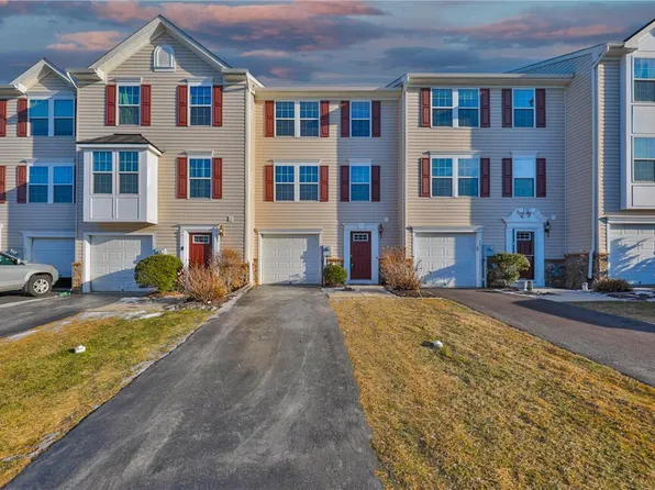 15 Gold Rose Ln, Easton, PA 18045