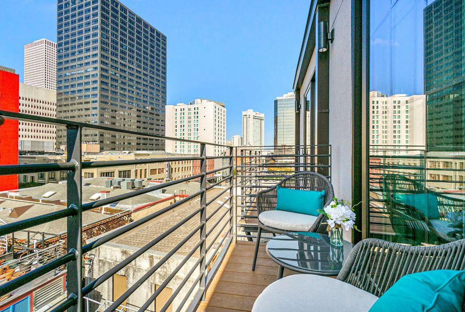 2 bed, 1.0 bath, 904 sqft, $6,532 — Photo 4