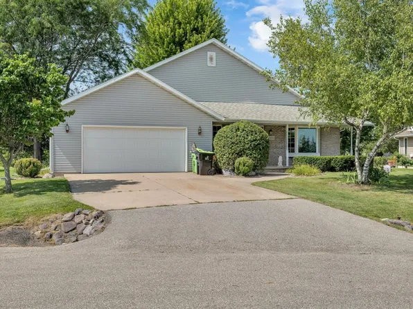 N8069 Lake Breeze Dr, Sherwood, WI 54169