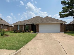 309 Cobblestone Cir, Edmond, OK 73034