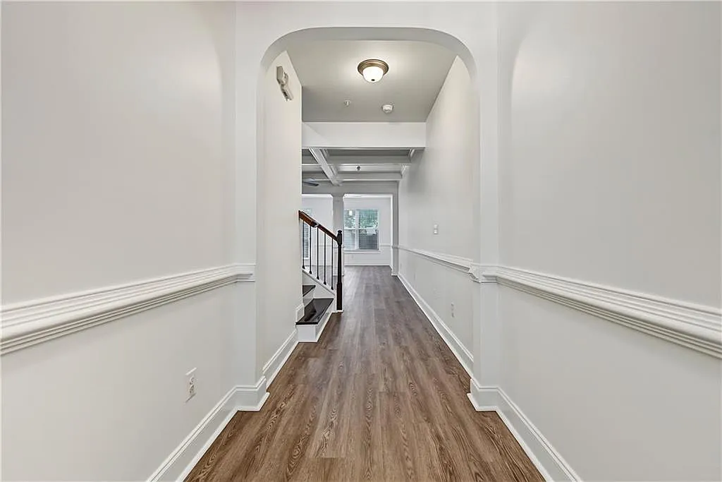 3 bed, 2.5 bath, 2095 sqft, $3,000 — Photo 2