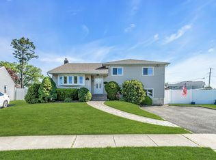 57 Amherst Ln, Hicksville, NY 11801