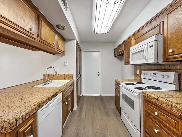 3501 Bernard St #1C — Photo 15