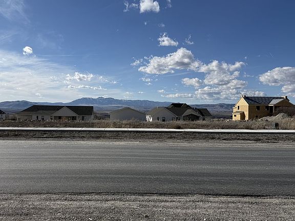 2nd image of 675 N Cherry Ridge Ln