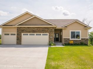 2065 Dorchester Cir, Norwalk, IA 50211