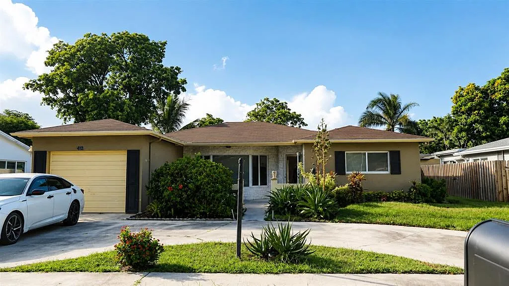 4 bed, 2.0 bath, 1785 sqft, $4,100 — Photo 1