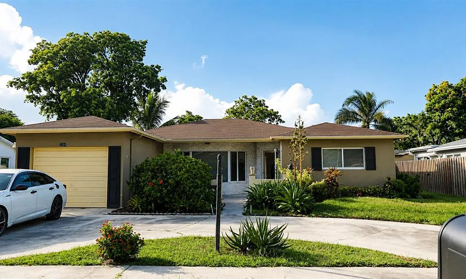 5160 SW 8th St