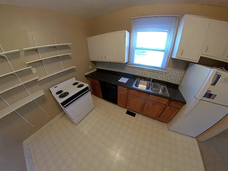 327 E 2nd St #4 — Photo 3
