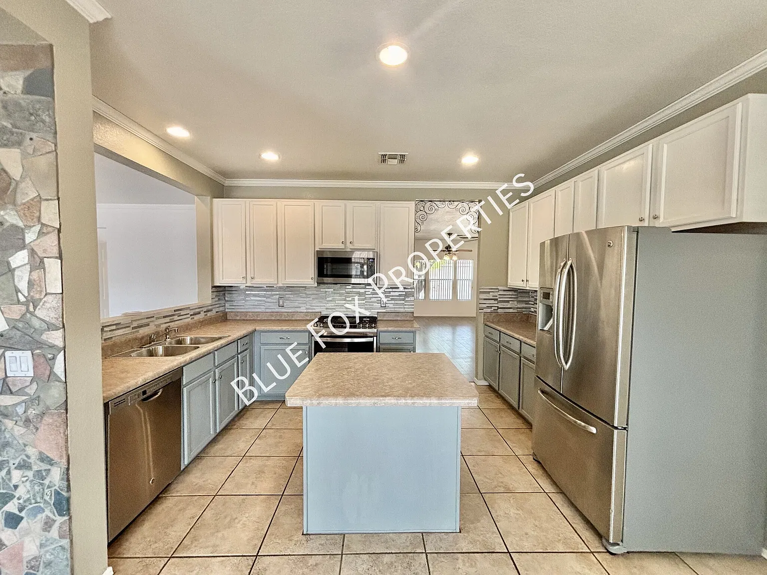 13724 E Oxmoor Valley Drive — Photo 2