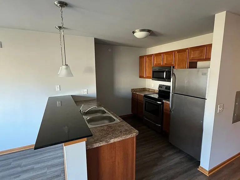 Fairhaven Court Apartments — Photo 12