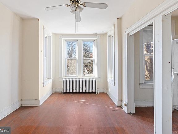 4th image of 330 4th St SE