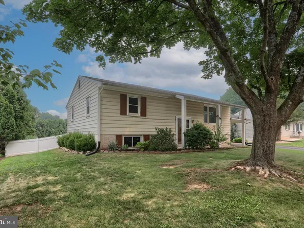 1132 Cornell Dr, Hummelstown, PA 17036