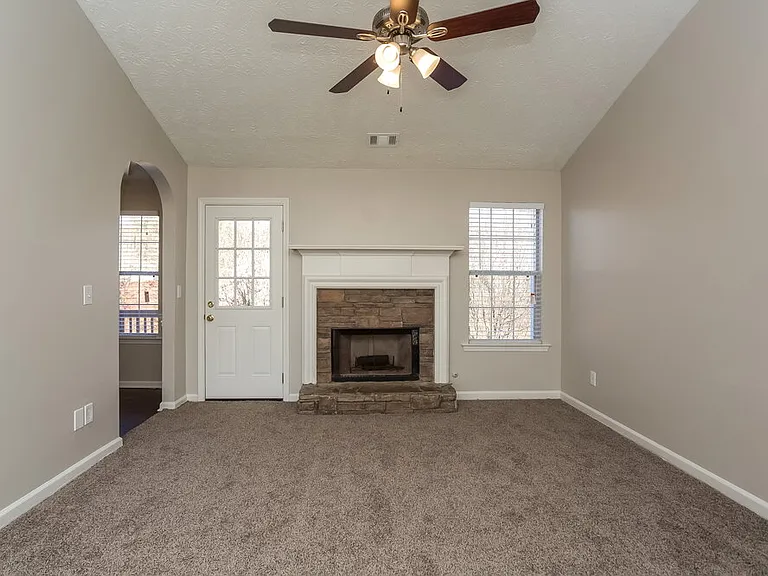 430 Summer Hill Cir — Photo 3