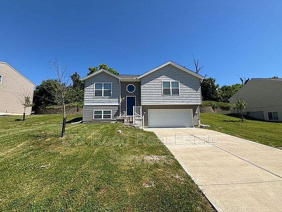 3rd image of 1024 Golfview Dr