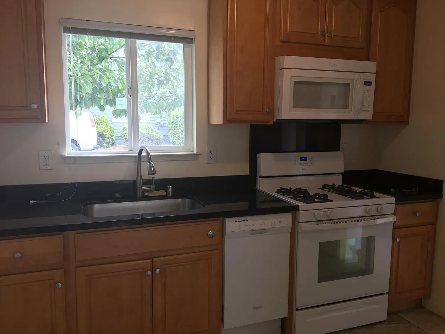 2 bed, 850 sqft, $3,000 — Photo 1