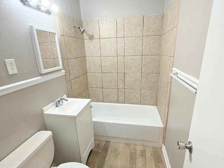 445 W Brooks Rd — Photo 10