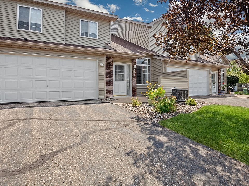 1st image of 2462 Oakridge Cir